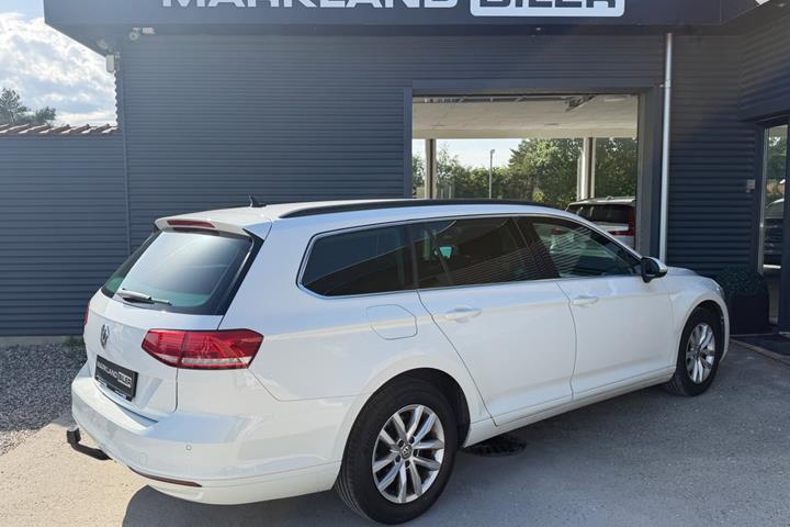 Hvid VW Passat fra 2019
