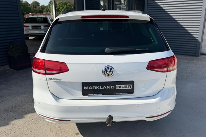 Hvid VW Passat fra 2019