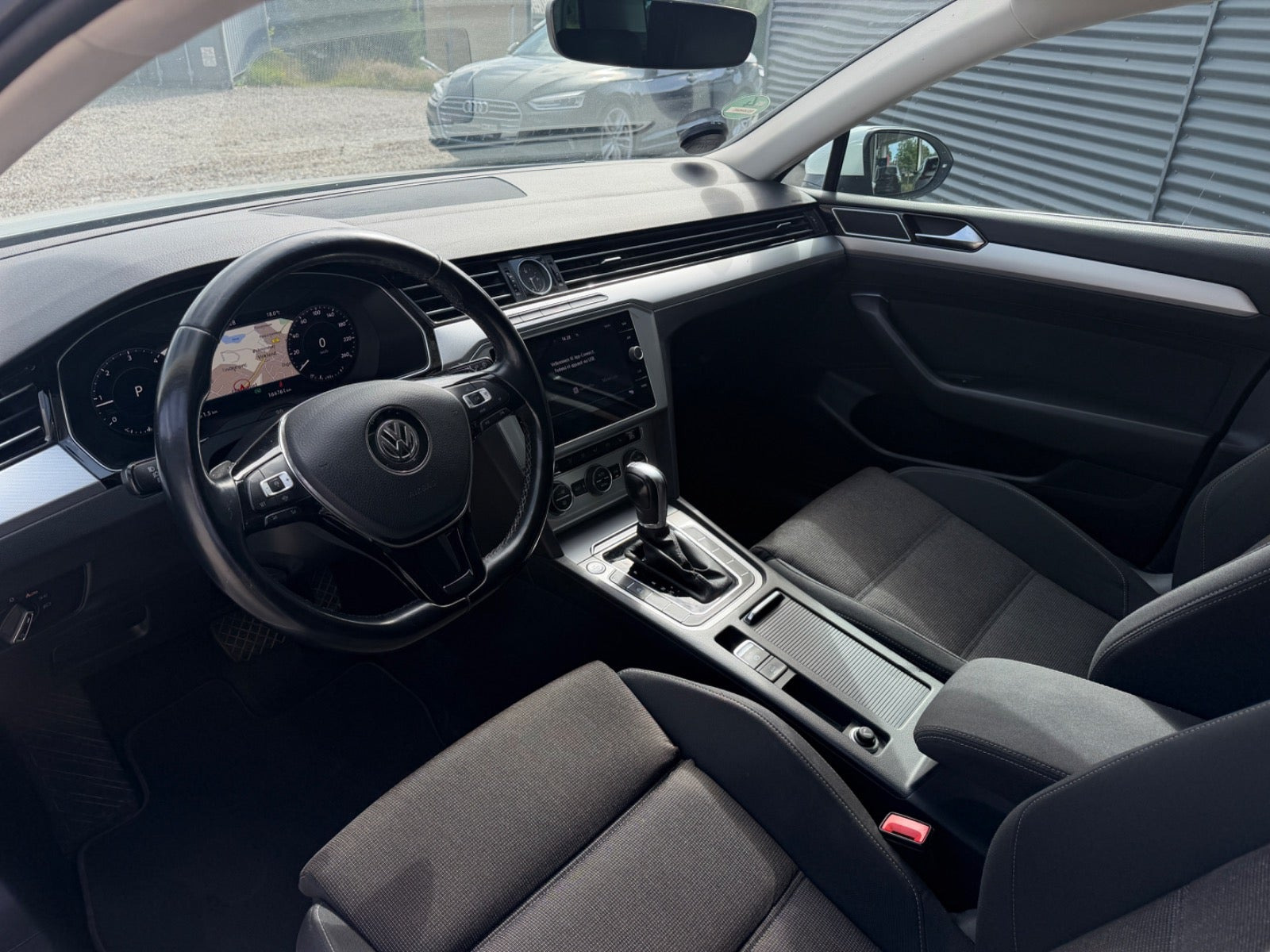 Hvid VW Passat fra 2019