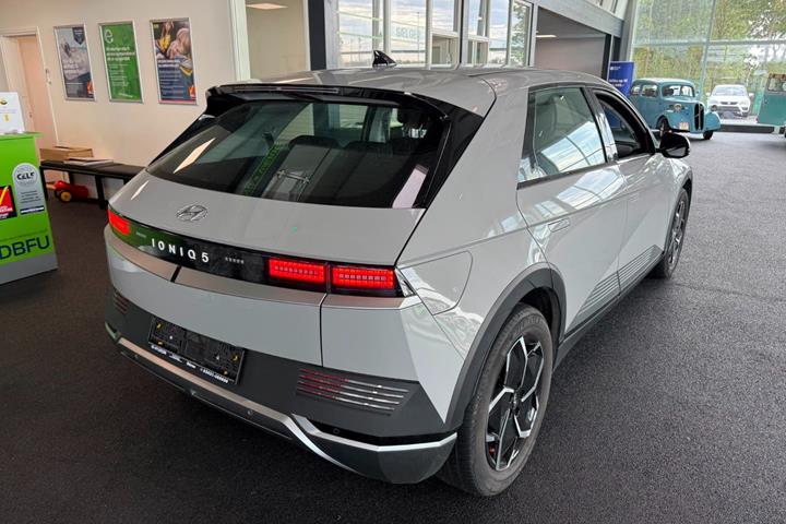 Grå Hyundai Ioniq 5 fra 2021