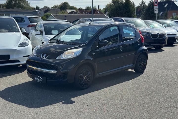 Sort Peugeot 107 fra 2009
