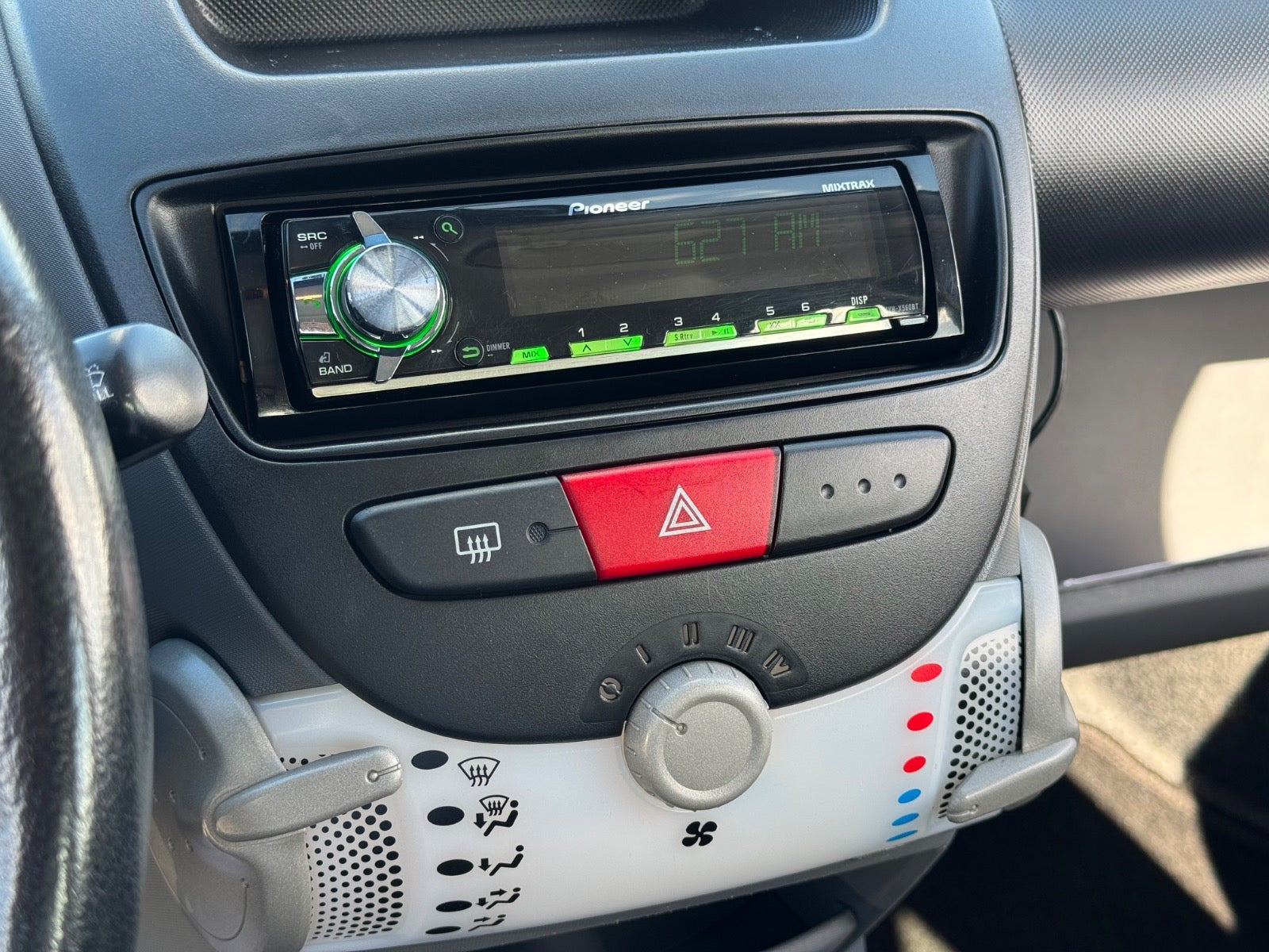 Sort Peugeot 107 fra 2009