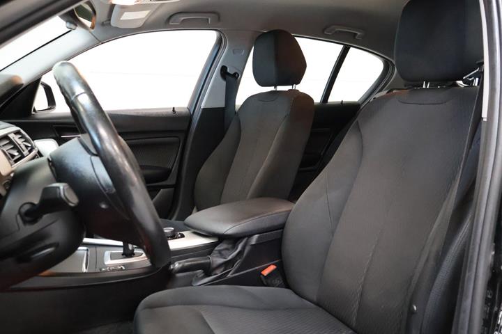 Sort BMW 118d fra 2018