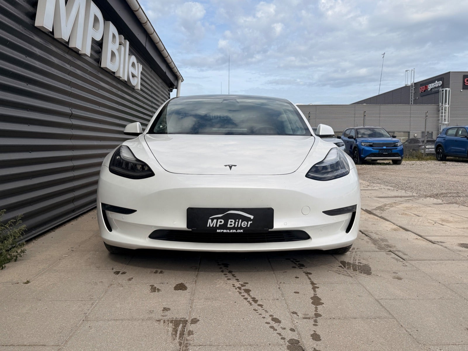Hvid Tesla Model 3 fra 2020