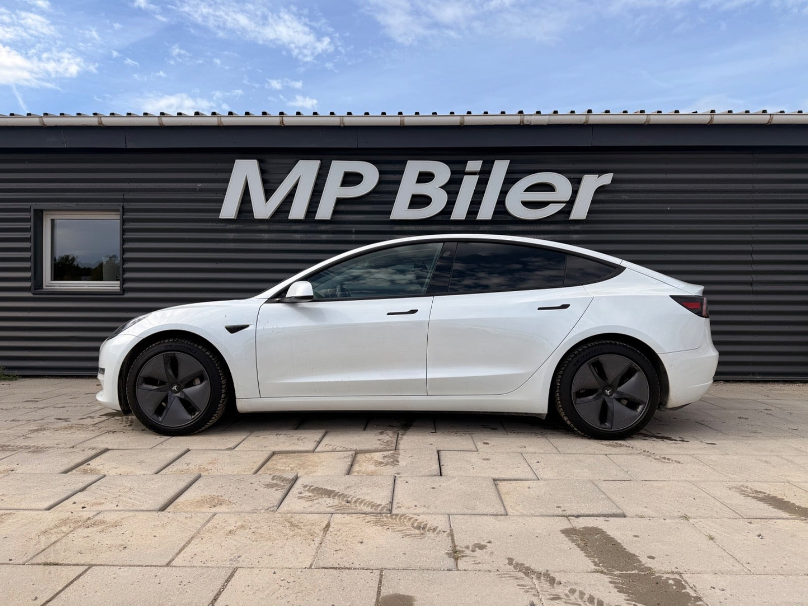 Hvid Tesla Model 3 fra 2020