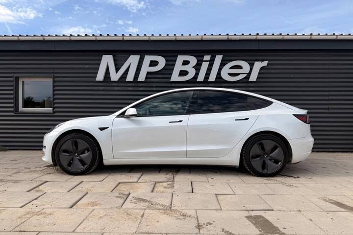 Hvid Tesla Model 3 fra 2020