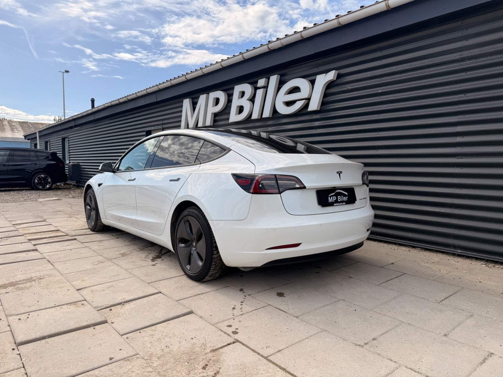 Hvid Tesla Model 3 fra 2020