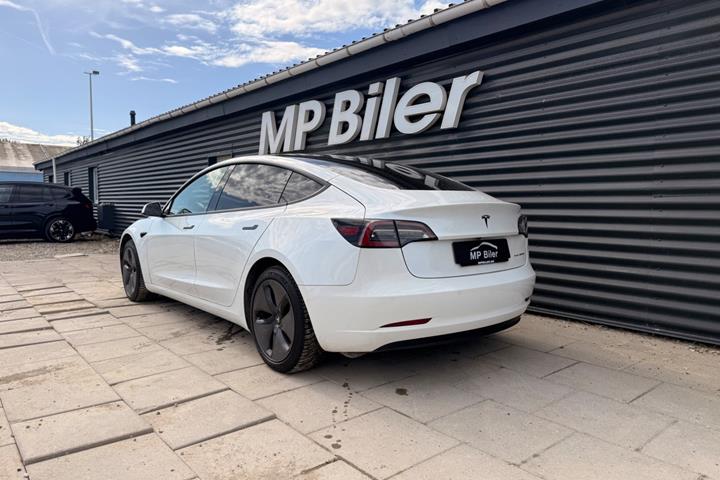 Hvid Tesla Model 3 fra 2020