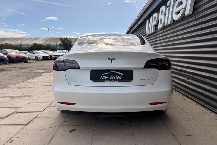 Hvid Tesla Model 3 fra 2020