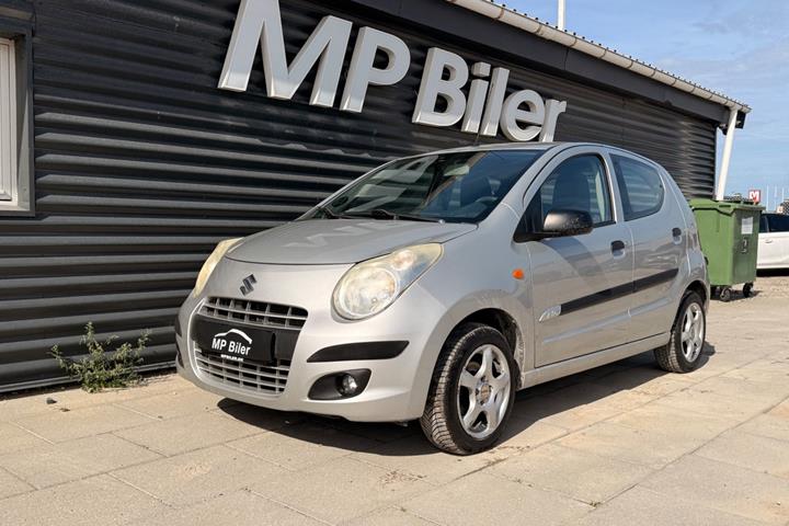 Sølv Suzuki Alto fra 2011