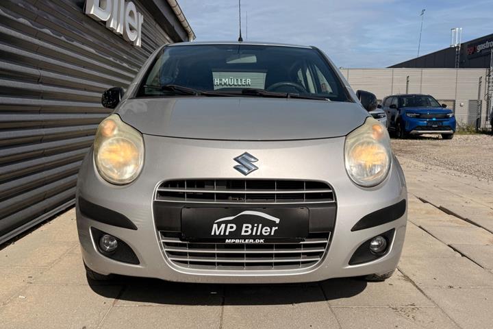 Sølv Suzuki Alto fra 2011