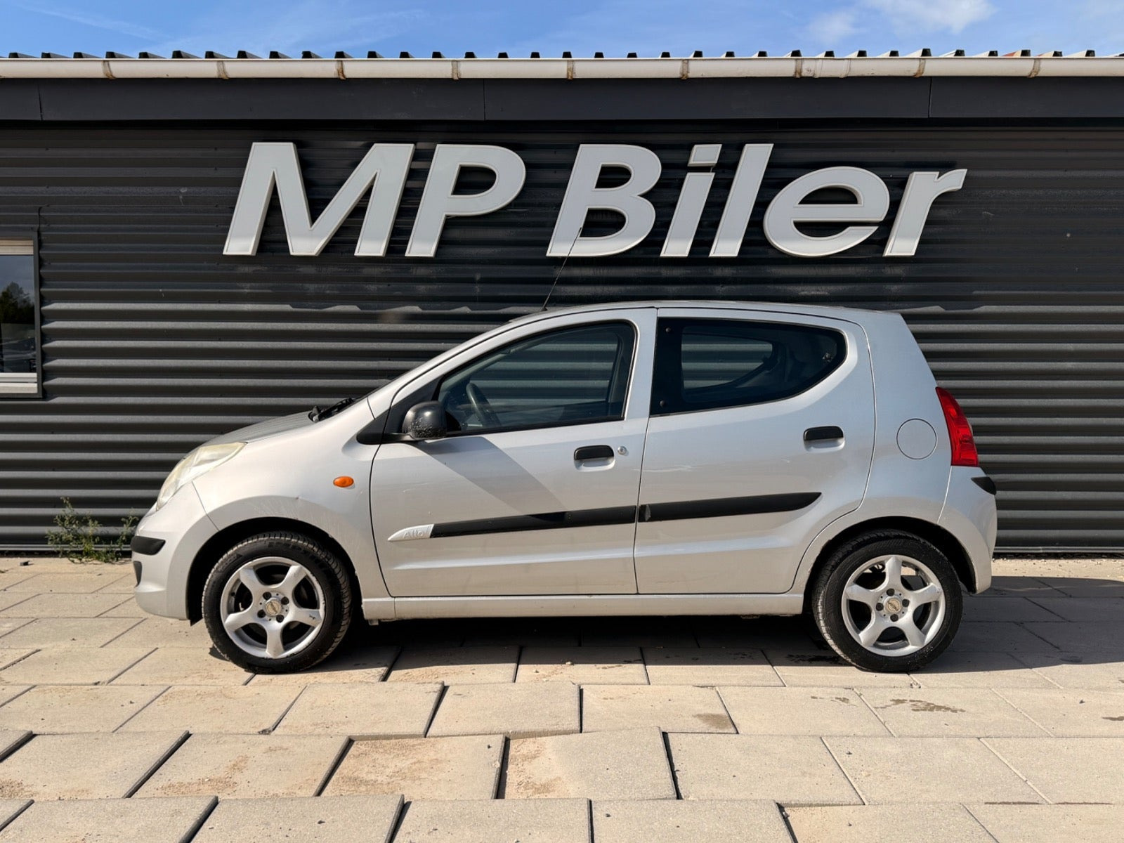 Sølv Suzuki Alto fra 2011