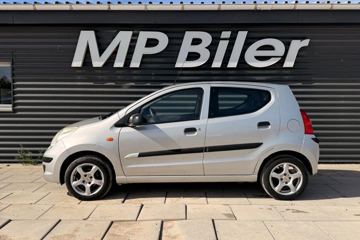 Sølv Suzuki Alto fra 2011