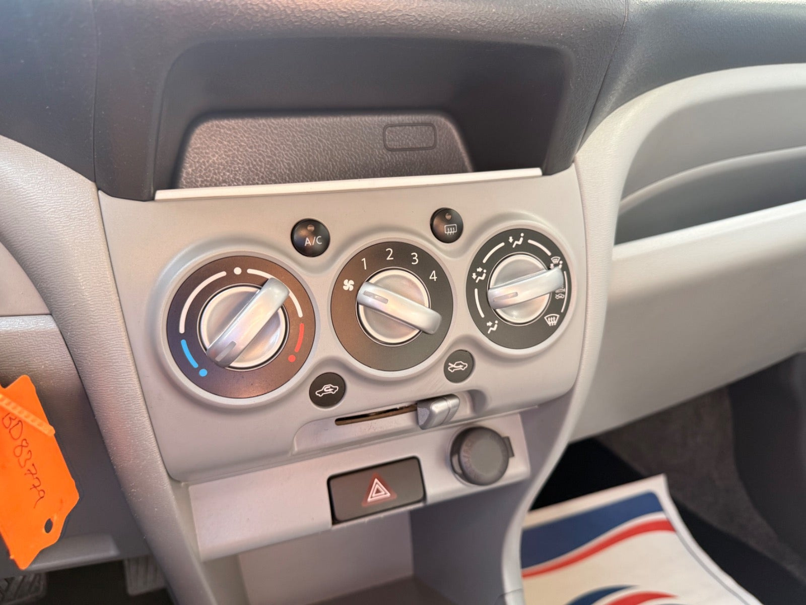 Sølv Suzuki Alto fra 2011