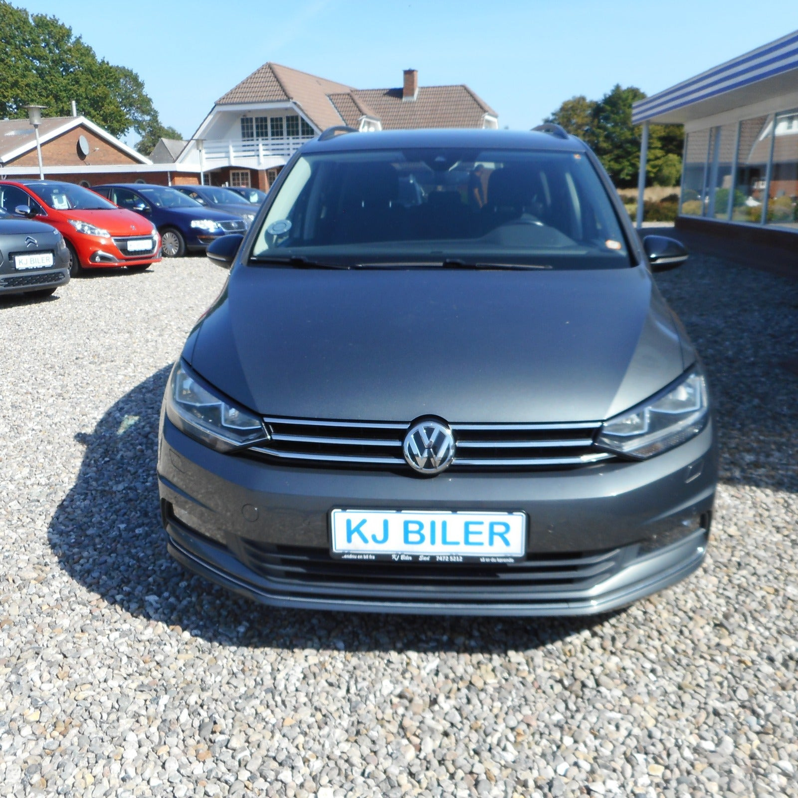 Grå VW Touran fra 2019