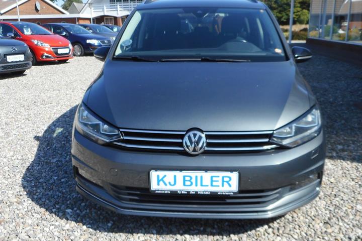 Grå VW Touran fra 2019
