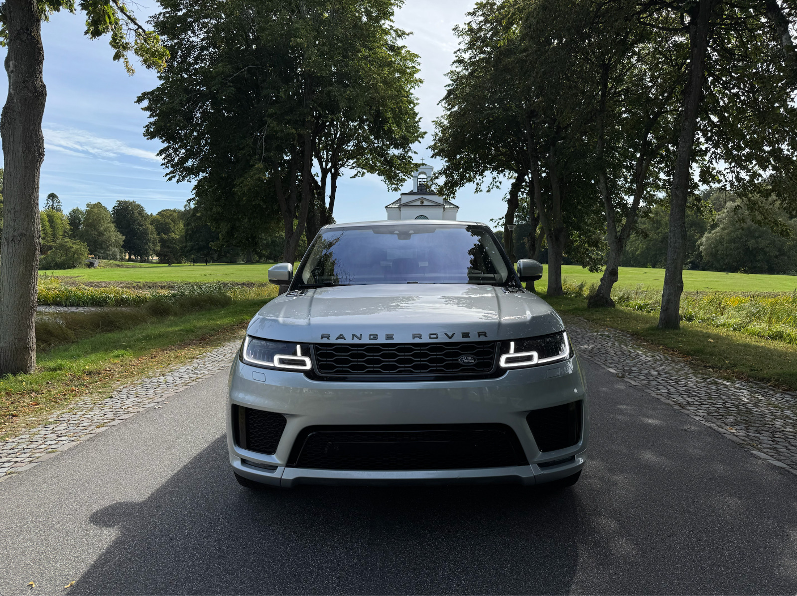 Sølv Land Rover Range Rover sport fra 2019
