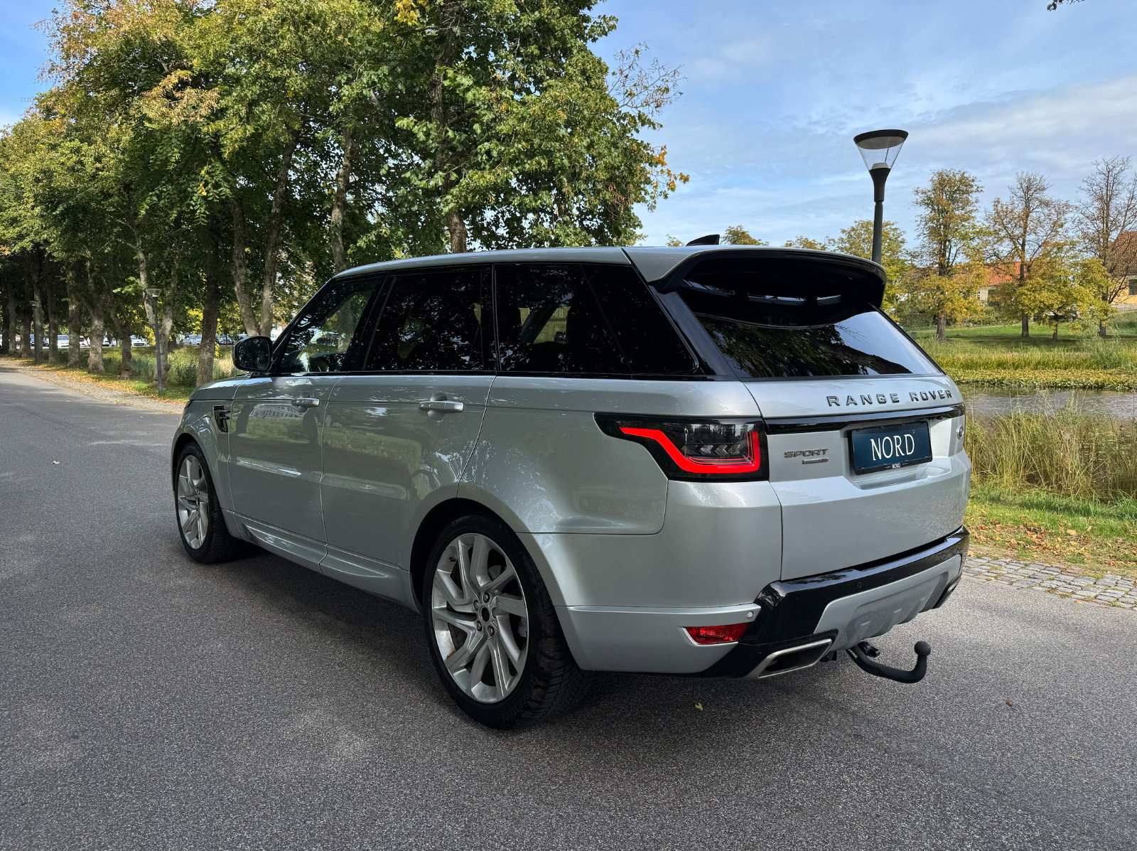 Sølv Land Rover Range Rover sport fra 2019