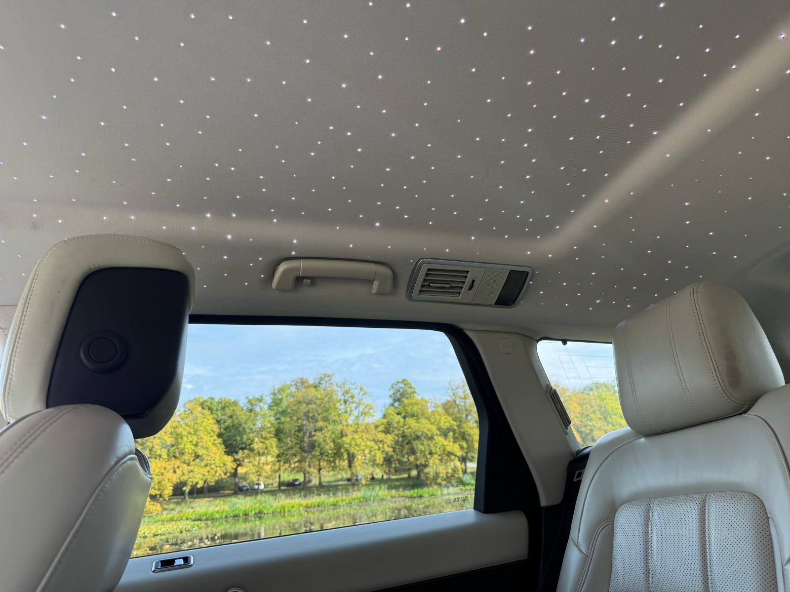 Sølv Land Rover Range Rover sport fra 2019