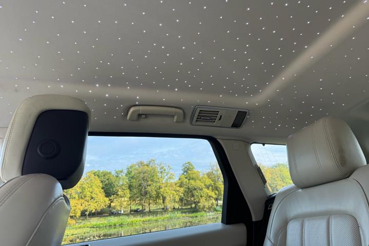 Sølv Land Rover Range Rover sport fra 2019