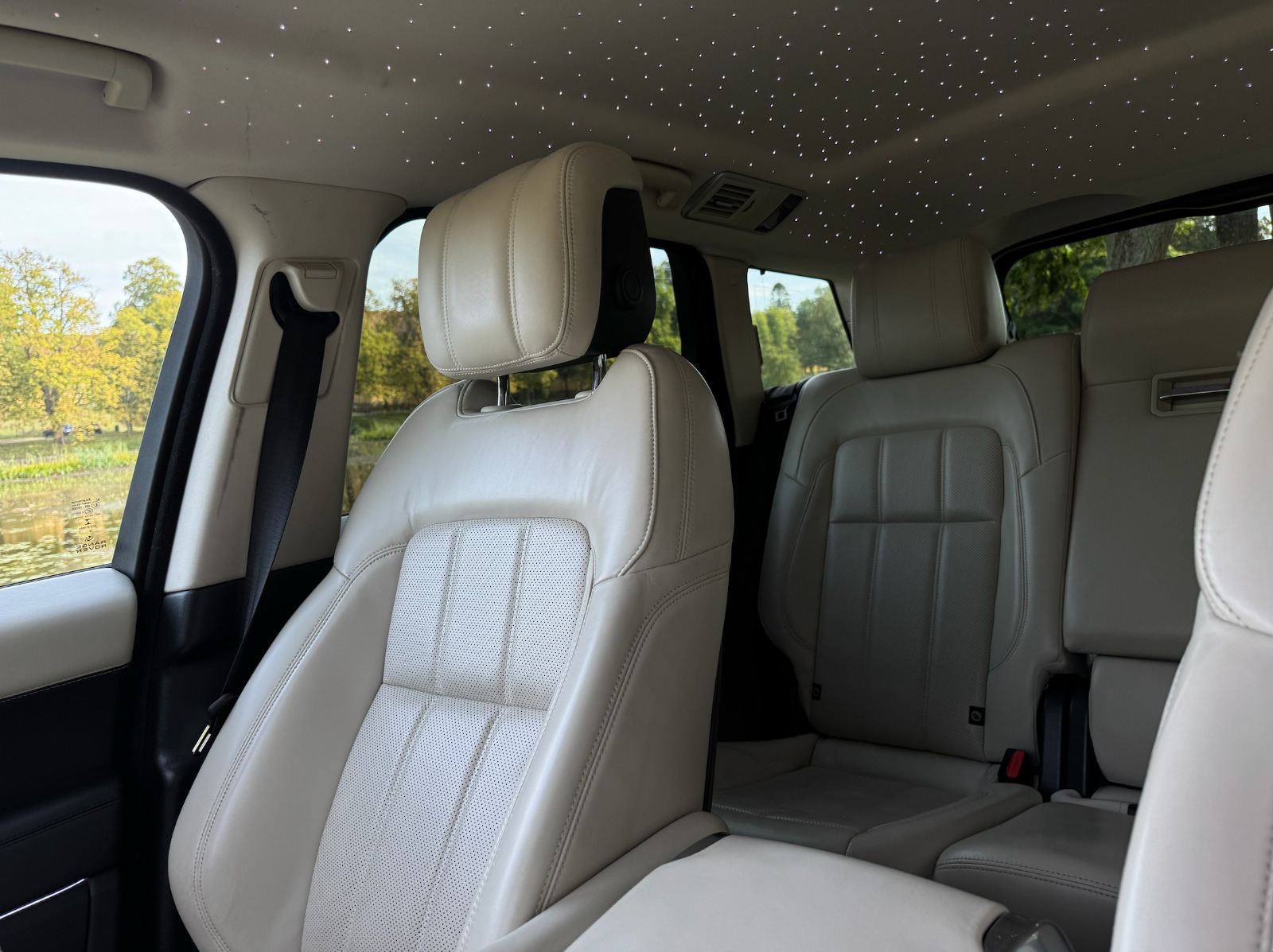 Sølv Land Rover Range Rover sport fra 2019