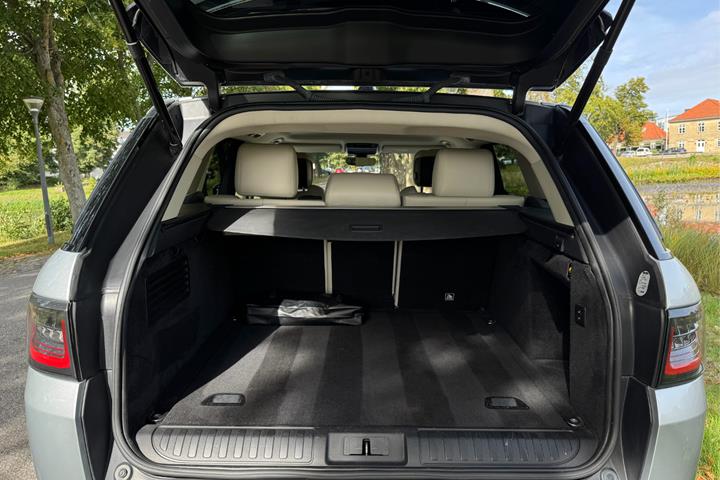 Sølv Land Rover Range Rover sport fra 2019