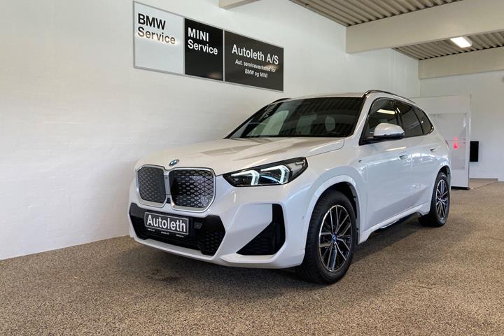 Hvid BMW iX1 fra 2025
