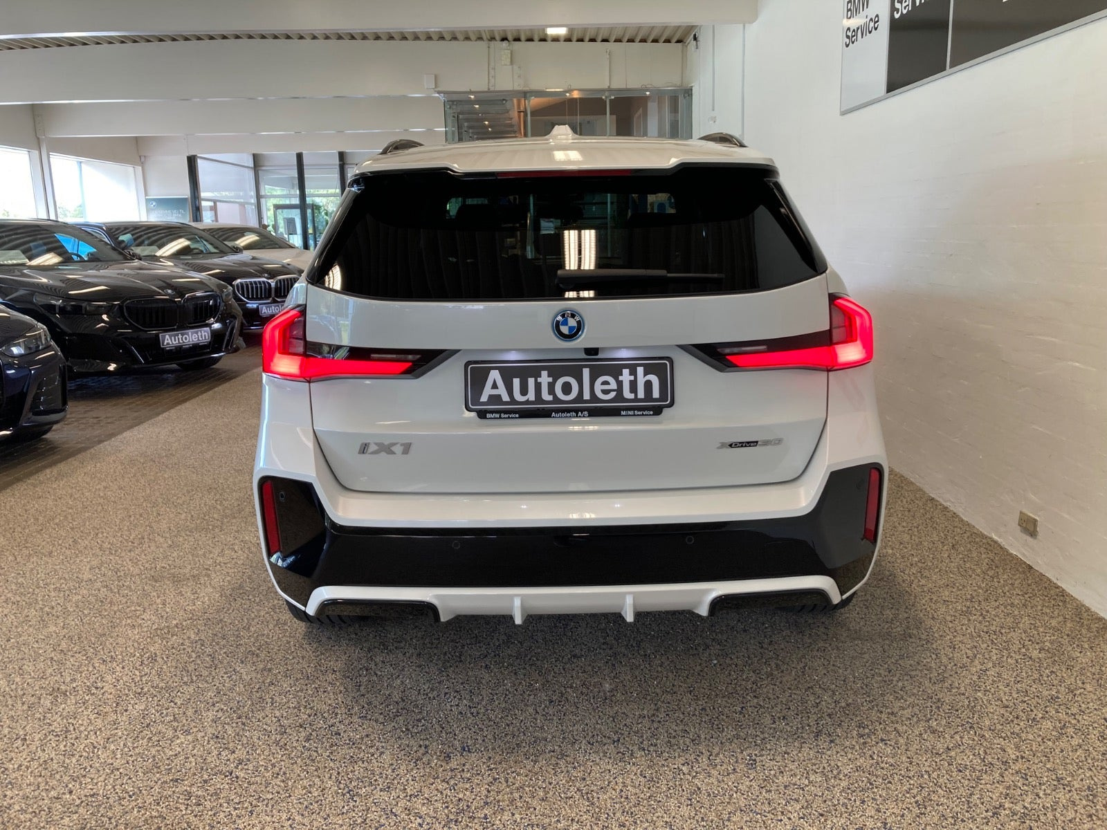 Hvid BMW iX1 fra 2025