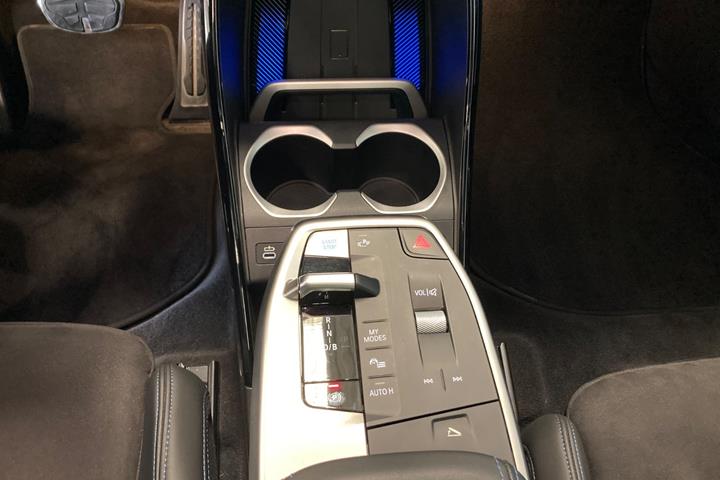 Hvid BMW iX1 fra 2025