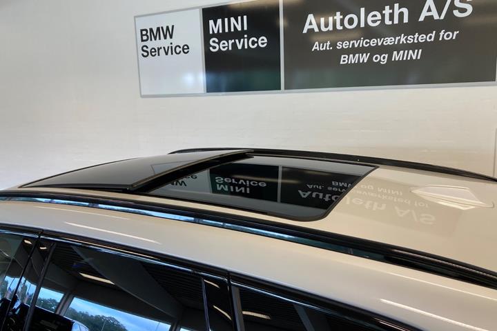 Hvid BMW iX1 fra 2025