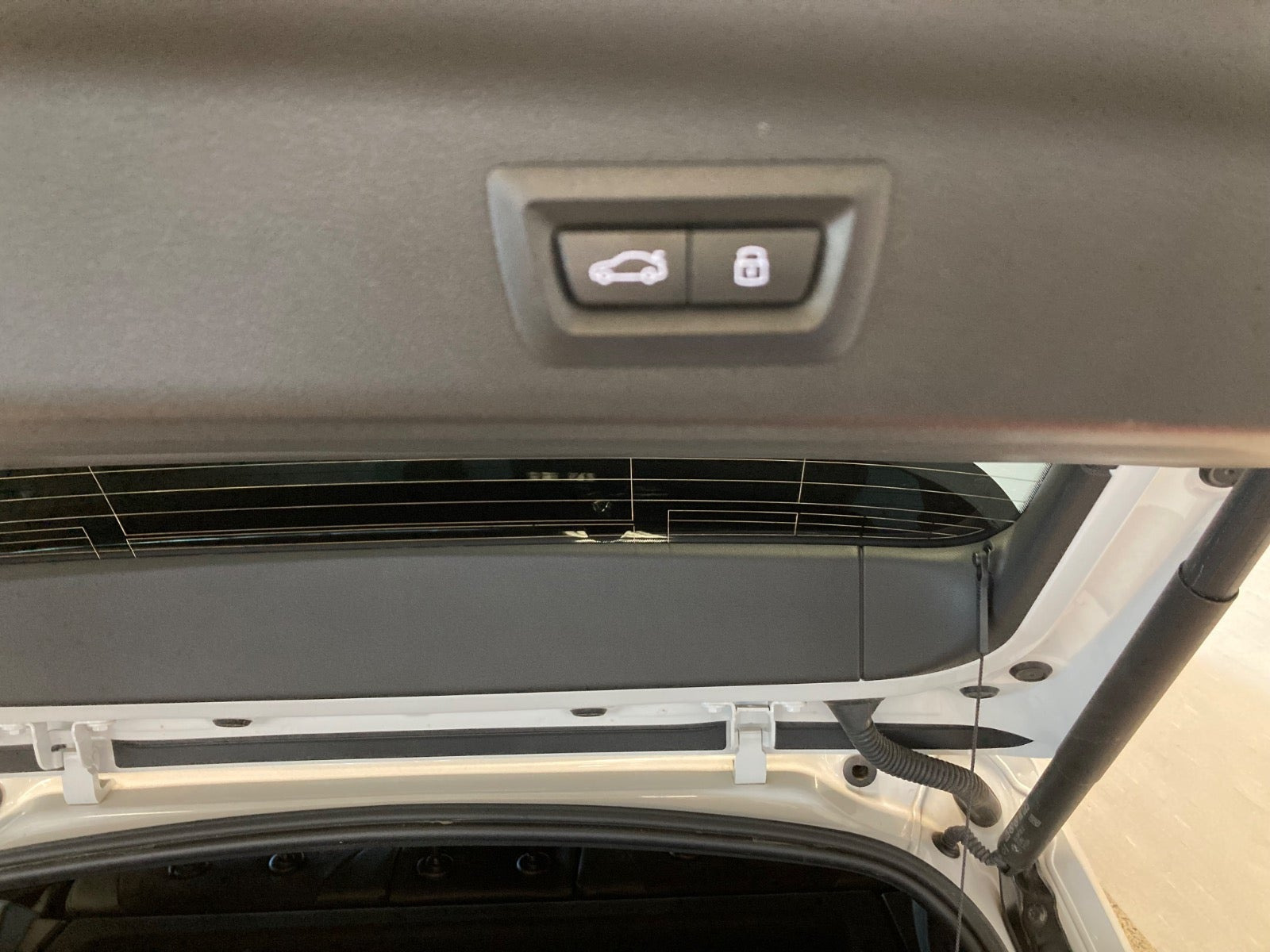Hvid BMW iX1 fra 2025