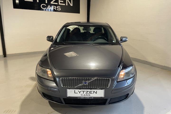 Grå Volvo V50 fra 2007