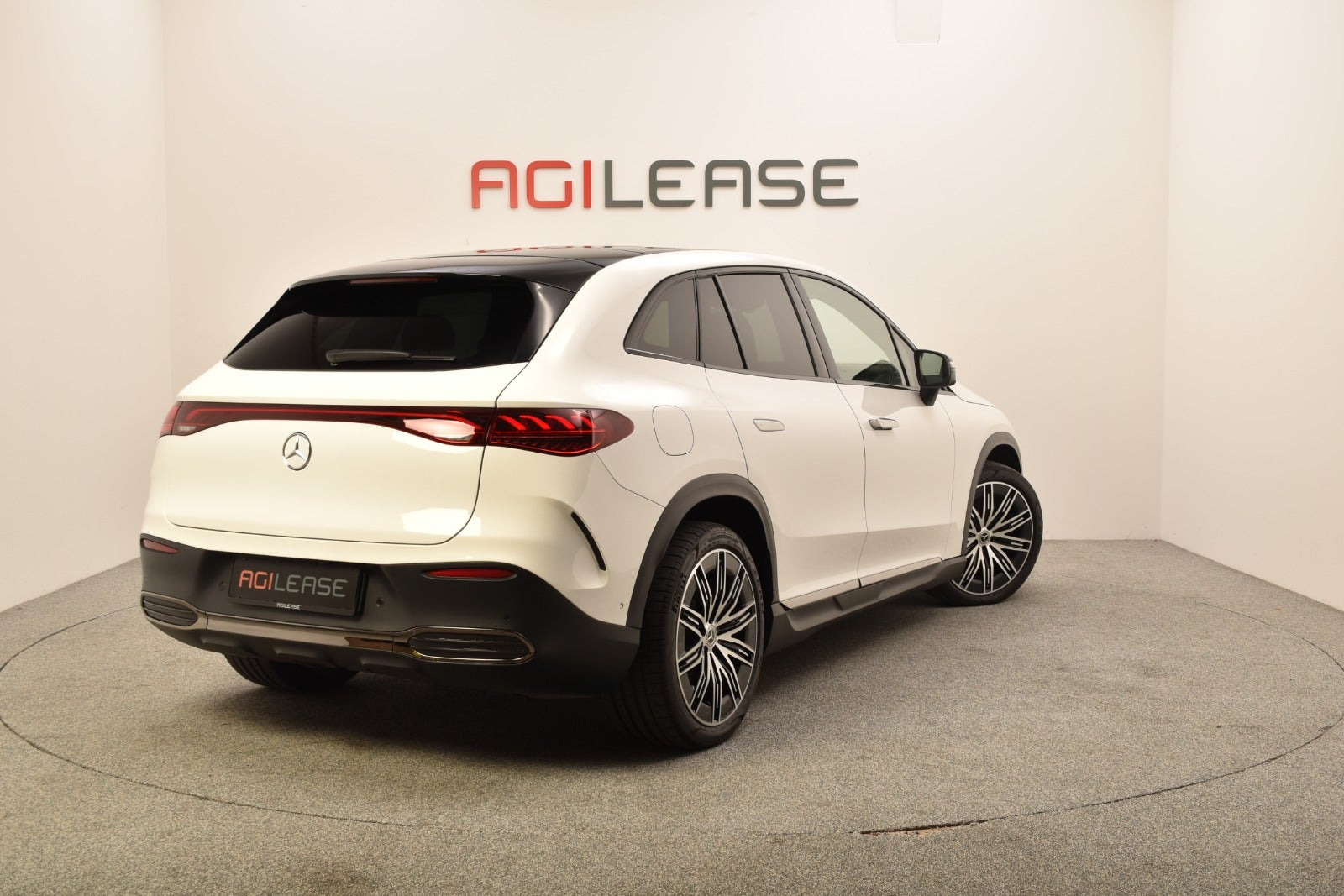 Hvid Mercedes EQE350 SUV fra 2023