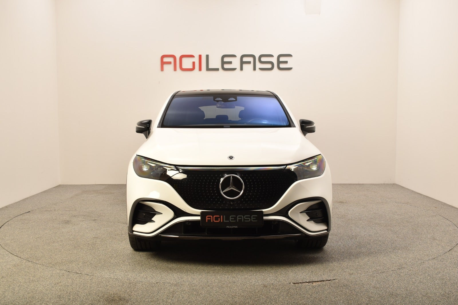 Hvid Mercedes EQE350 SUV fra 2023