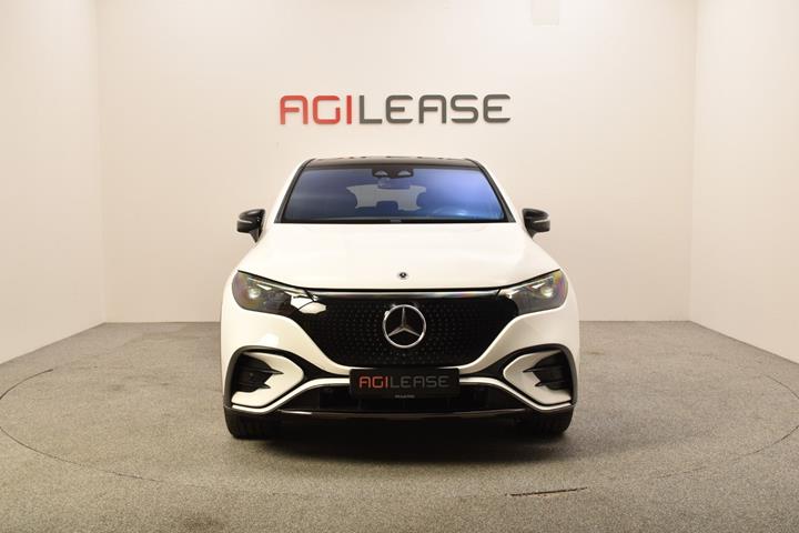 Hvid Mercedes EQE350 SUV fra 2023