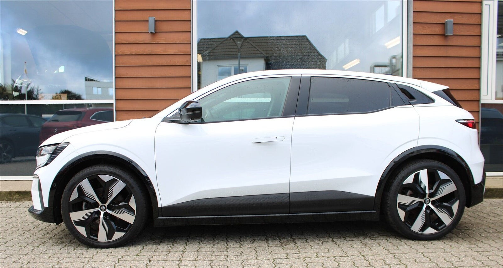 Hvid Renault Megane E-Tech fra 2024