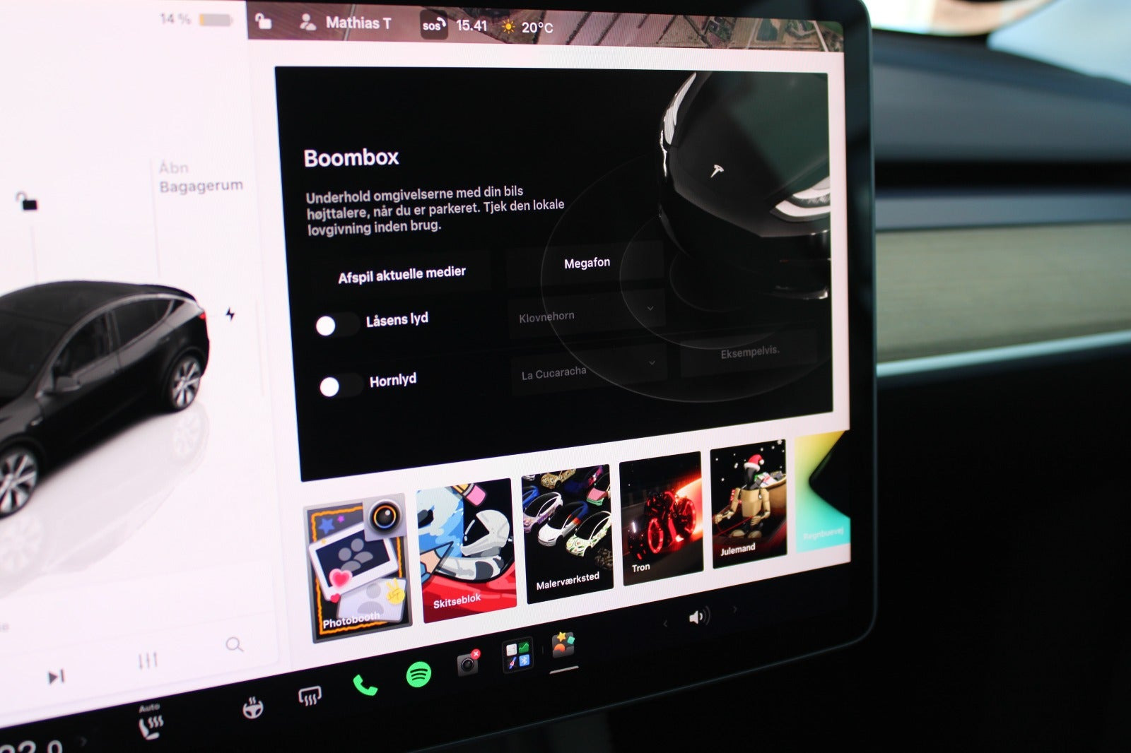 Sort Tesla Model Y fra 2023