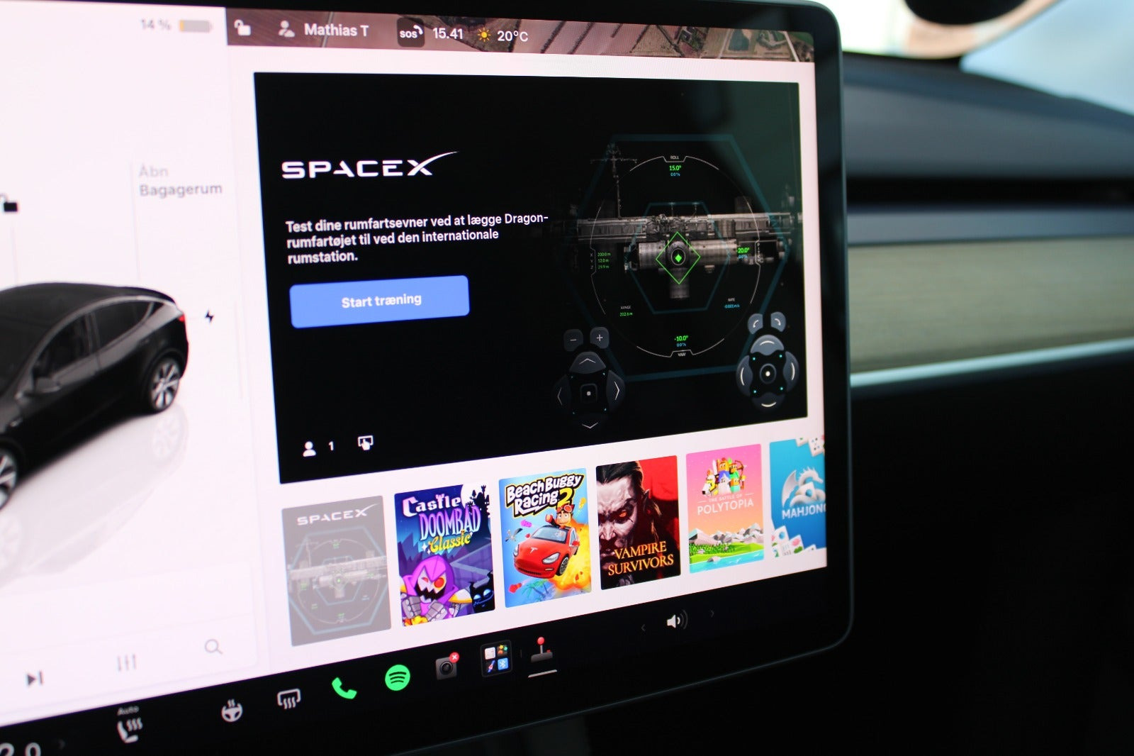 Sort Tesla Model Y fra 2023