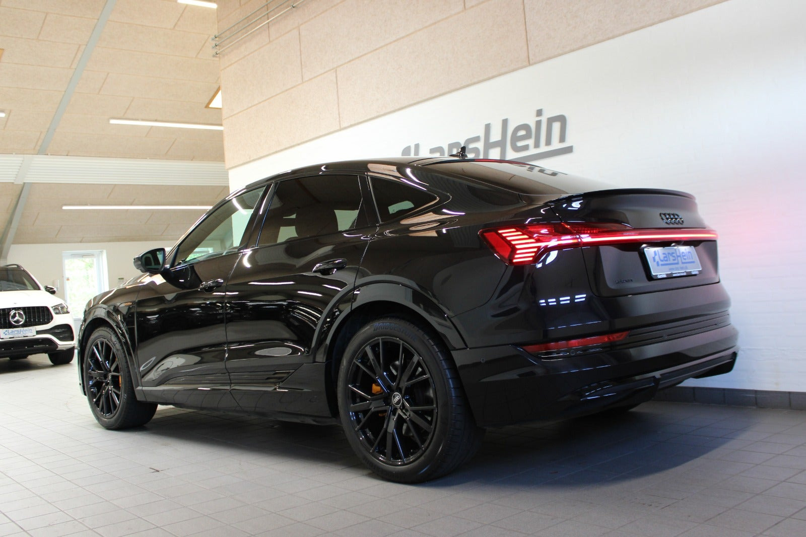 Sort Audi e-tron fra 2023