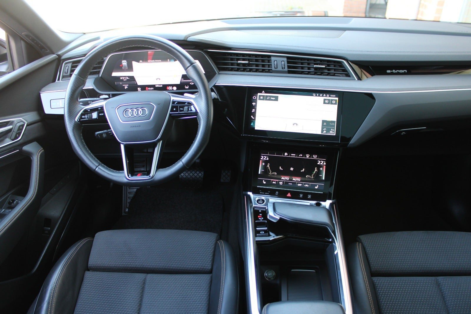 Sort Audi e-tron fra 2023