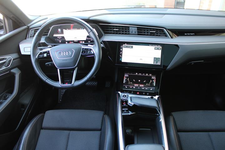 Sort Audi e-tron fra 2023