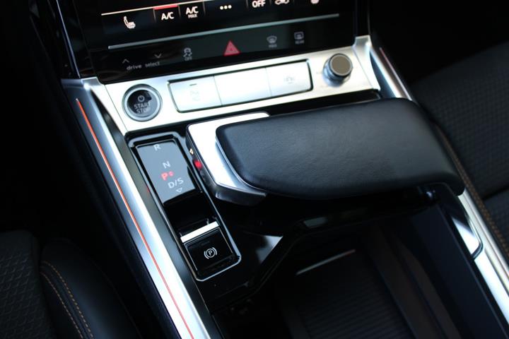 Sort Audi e-tron fra 2023