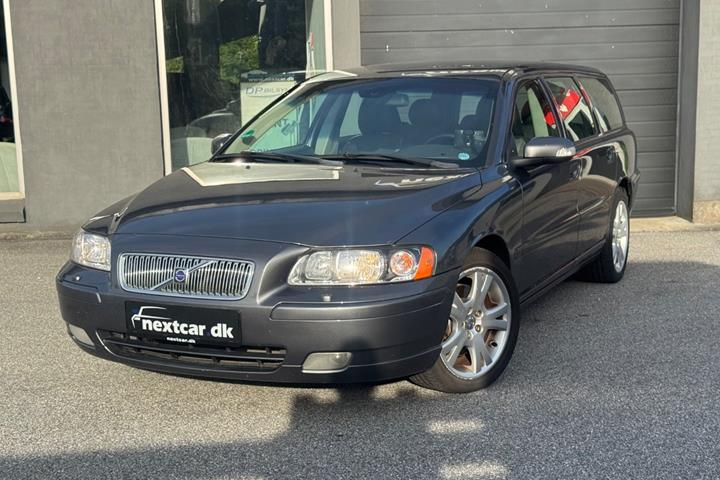 Grå Volvo V70 fra 2007