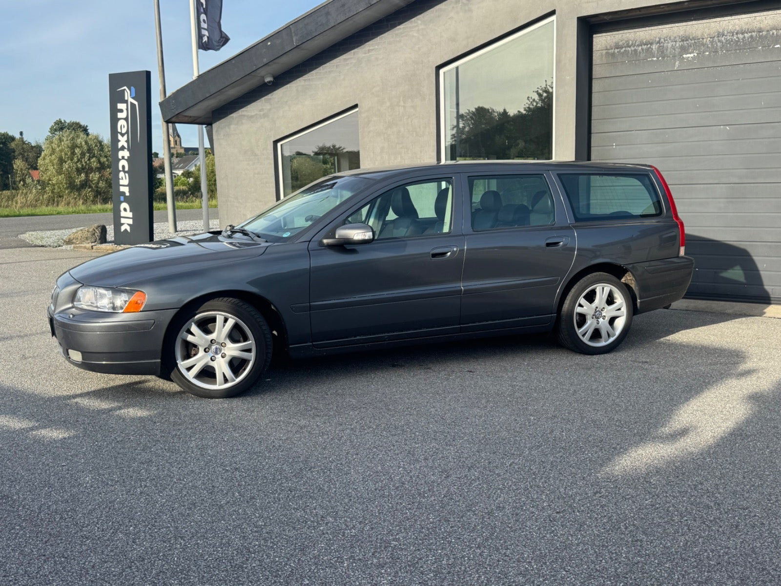 Grå Volvo V70 fra 2007