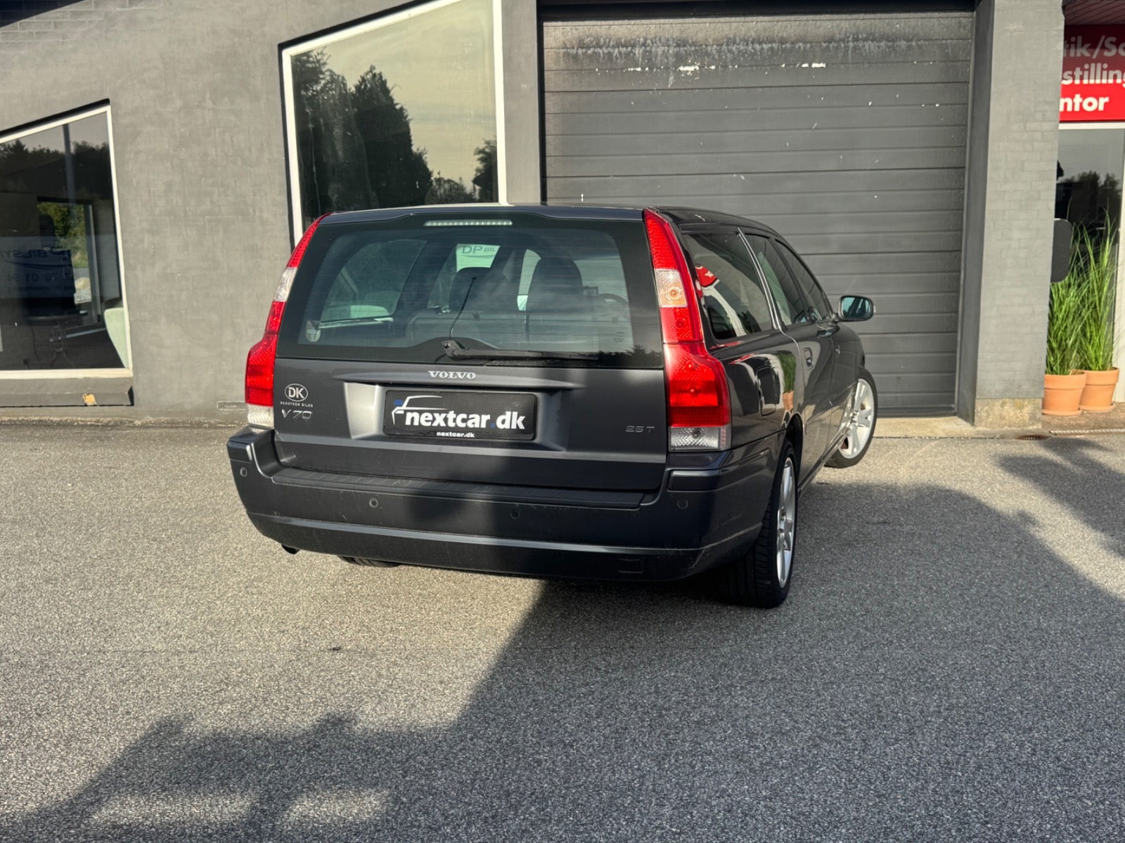 Grå Volvo V70 fra 2007