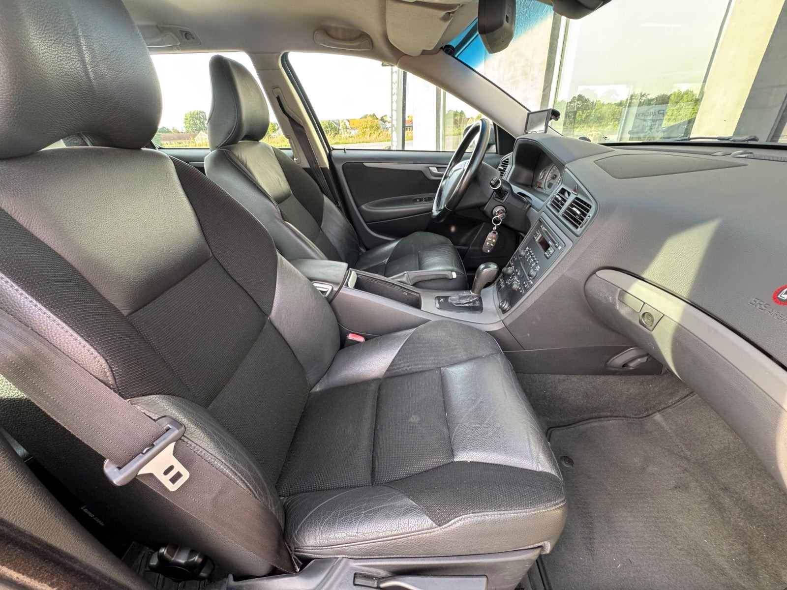 Grå Volvo V70 fra 2007