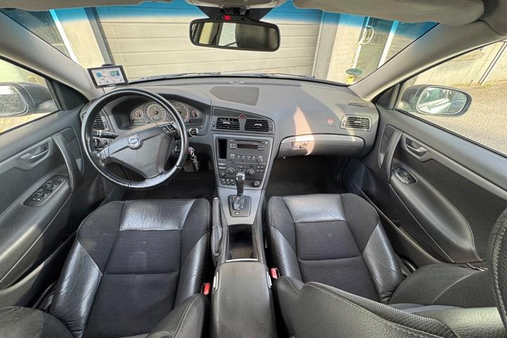 Grå Volvo V70 fra 2007