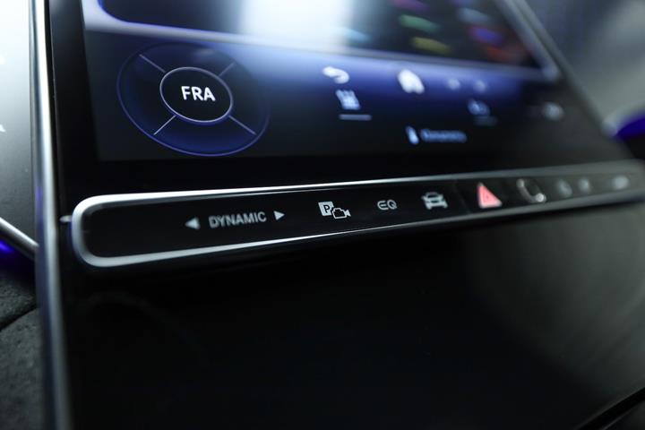 Sort Mercedes EQE350 SUV fra 2026