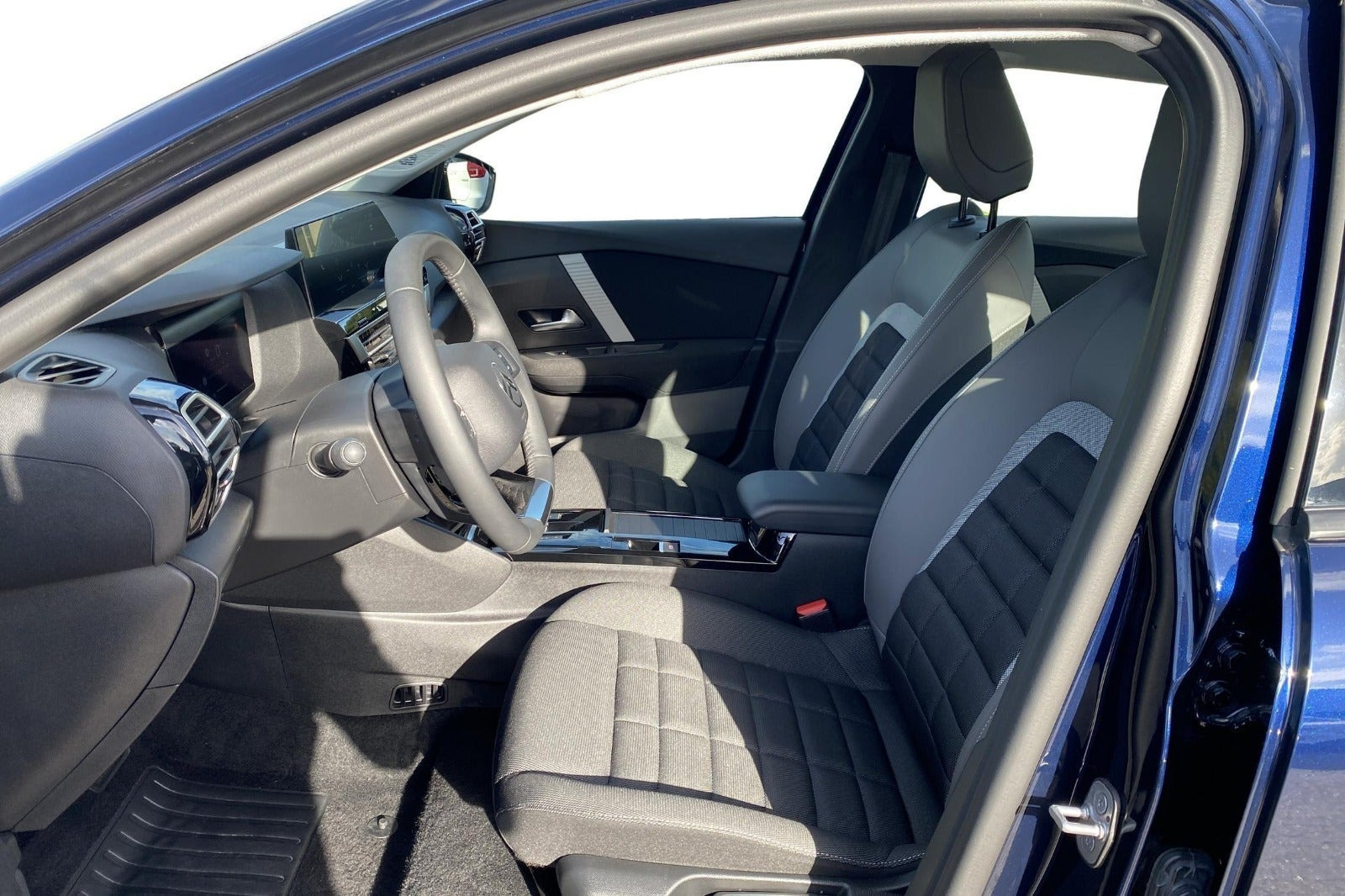 Blå Citroën ë-C4 X fra 2025