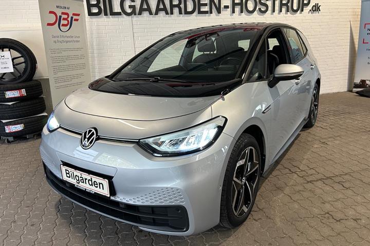 Sølv VW ID.3 fra 2022 set udefra